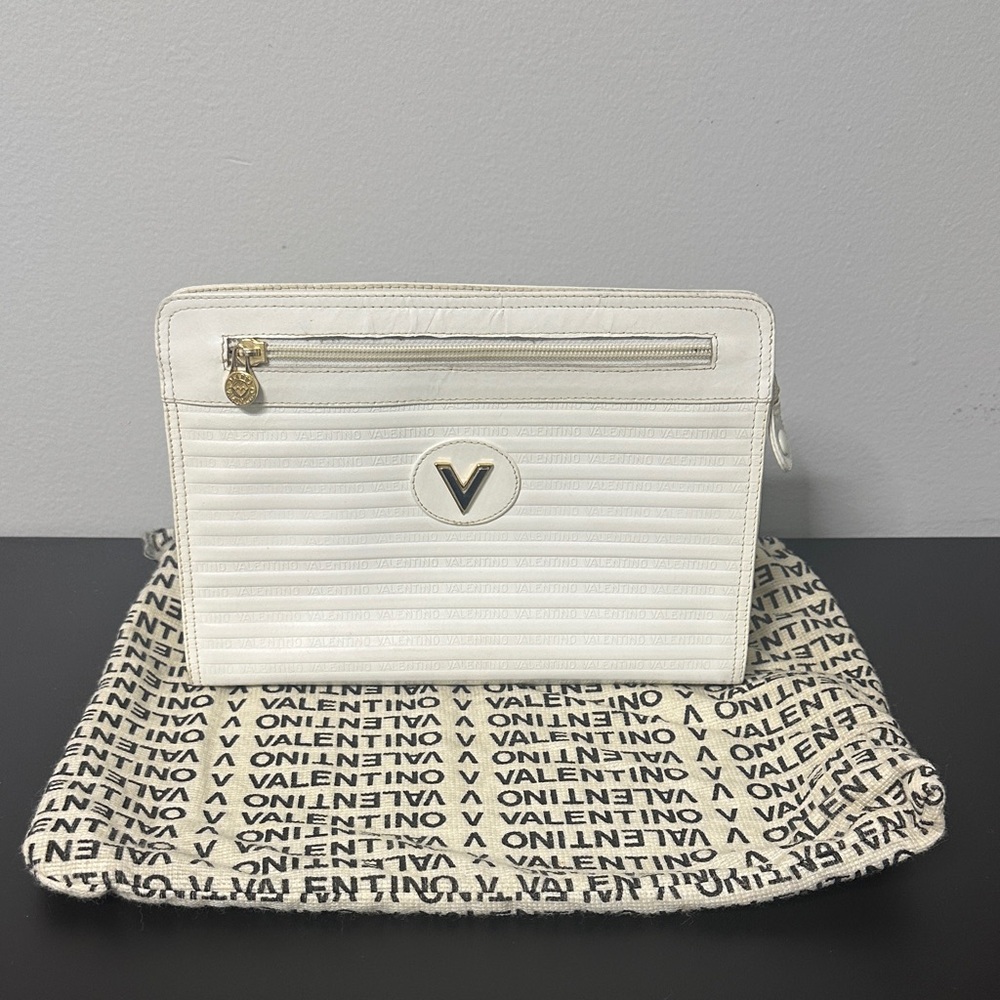 Mario Valentino White Leather Embossed Exterior Clutch. Gold Hardware Inc Dusty